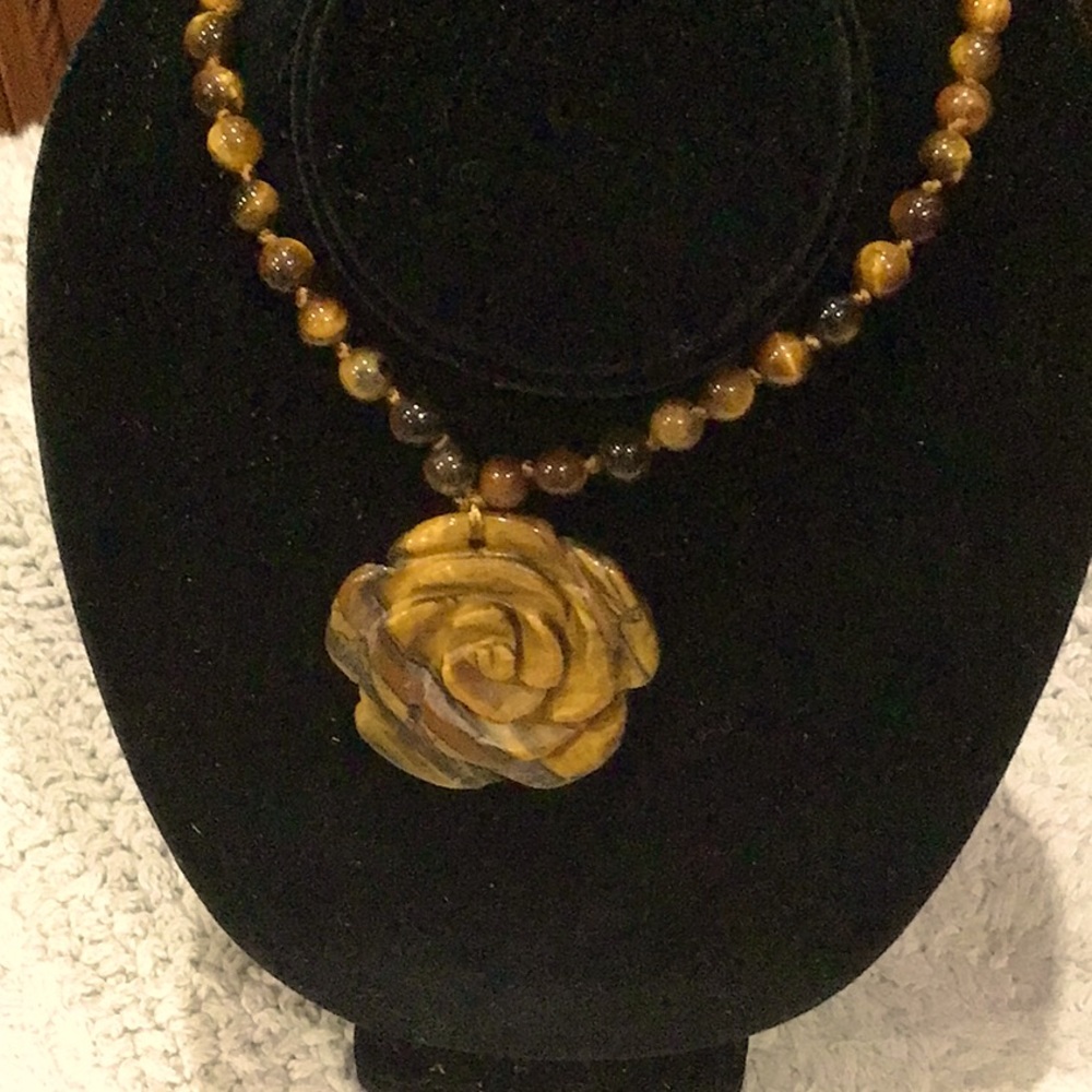 NWT Tigers eye beaded necklace with flower pendant. Beads are knotted.